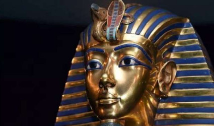 القناع الذهبي